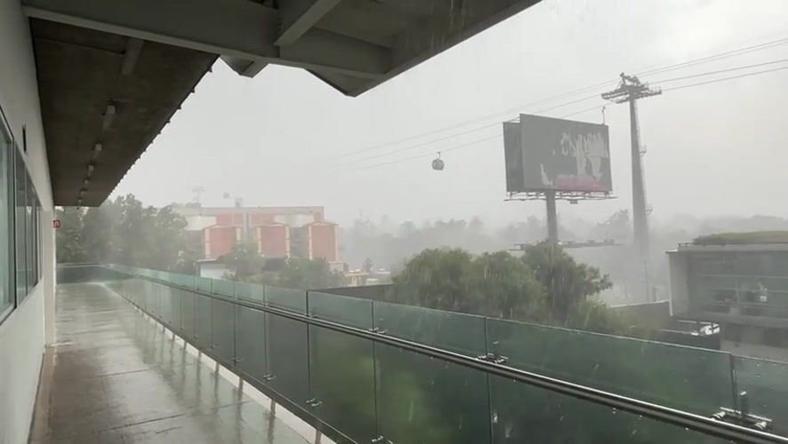 Heavy rainstorm floods Mexico City walkways, reduces visibility