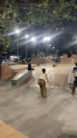 Shopping scenes captured at Kuta retail stores Sunday morning