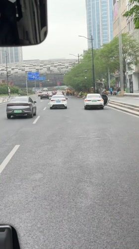 Passenger documents Shanghai street scenes during early morning commute