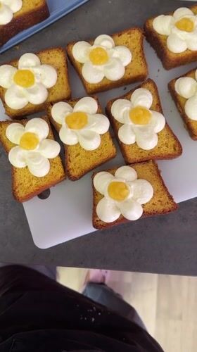 Decorated cakes with flower frosting captured in Meisenheim