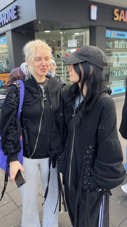 Two women spotted outside phone store in Cologne