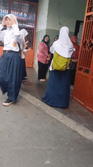 Morning school scene unfolds across South Jakarta streets