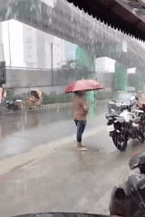 Heavy morning rainfall floods Dhaka streets, residents seek shelter