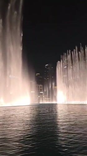 Dubai Fountain and Burj Khalifa light show on a clear night
