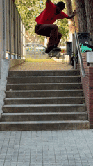 Skateboarder jumps ten-step stairway in Barcelona