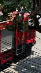 Fire truck spotted driving through Đà Nẵng streets early morning