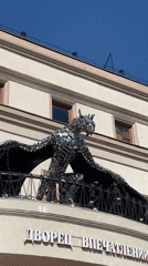 Tourist captures Kazan's public art and architecture during afternoon walk