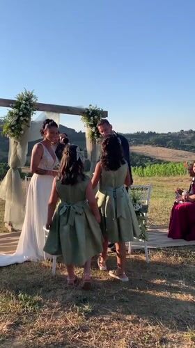 Outdoor wedding ceremony on a sunny day in Montepulciano