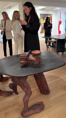 Evening art gallery reception draws visitors in NYC
