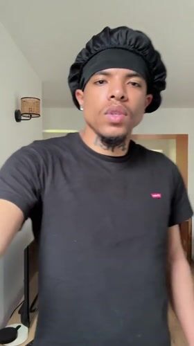 Young man films selfies with sword in Massy apartment