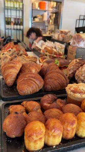 Tel Aviv bakery serves pastries during morning hours