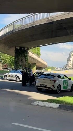 Police presence documented in Tbilisi amid routine urban scenes