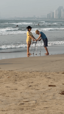 Fishermen process fresh catch including jellyfish on Đà Nẵng beach