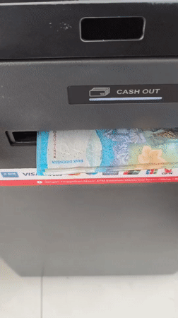 Morning life documented in Depok: ATM withdrawal, traffic, local food