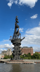 Tourist boat captures Moscow landmarks from Moskva River