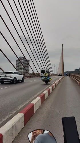Morning traffic and harbor activity in Bai Chay Ward