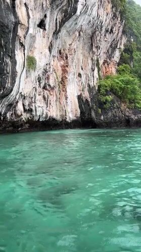 Limestone karsts and turquoise water at Haad Hin Khom