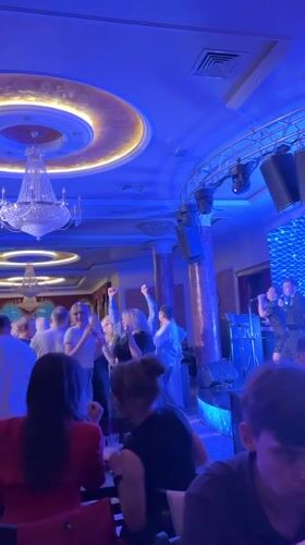 Evening party with live music draws crowds in Mytishchi