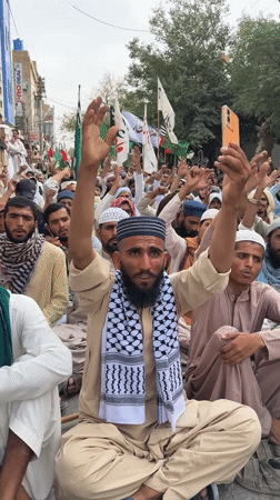 Street sit-in protest draws large crowd in Quetta