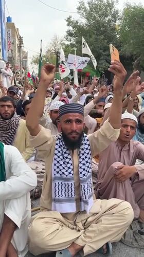 Street sit-in protest draws large crowd in Quetta
