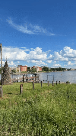Four boaters in red vests spotted near Votkinsk waterfront