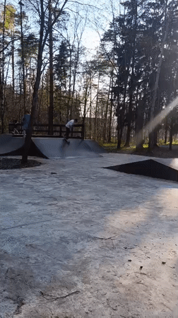 Afternoon recreational activities documented across Chernogolovka, Russia