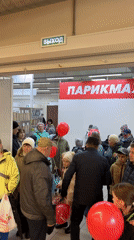 Morning life documented in Chaikovsky: families, cats, store queues