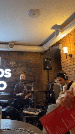 Live music and dining at a venue in Atabe, Georgia