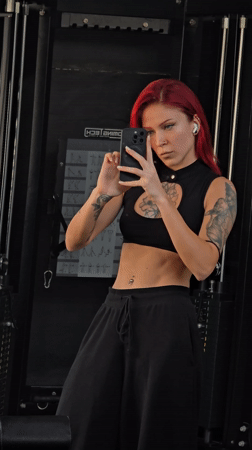 Woman exercises, takes selfies at early morning gym session