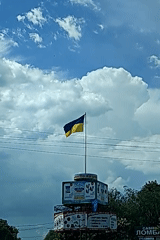 Ukrainian flag and street signage observed in Hadiach