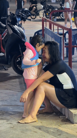 Daily life moments captured across Đà Nẵng locations