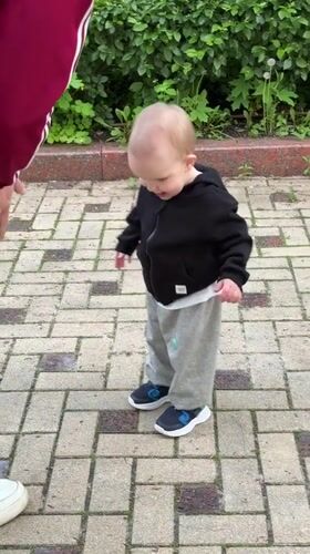 Family enjoys afternoon park visit in Donetsk