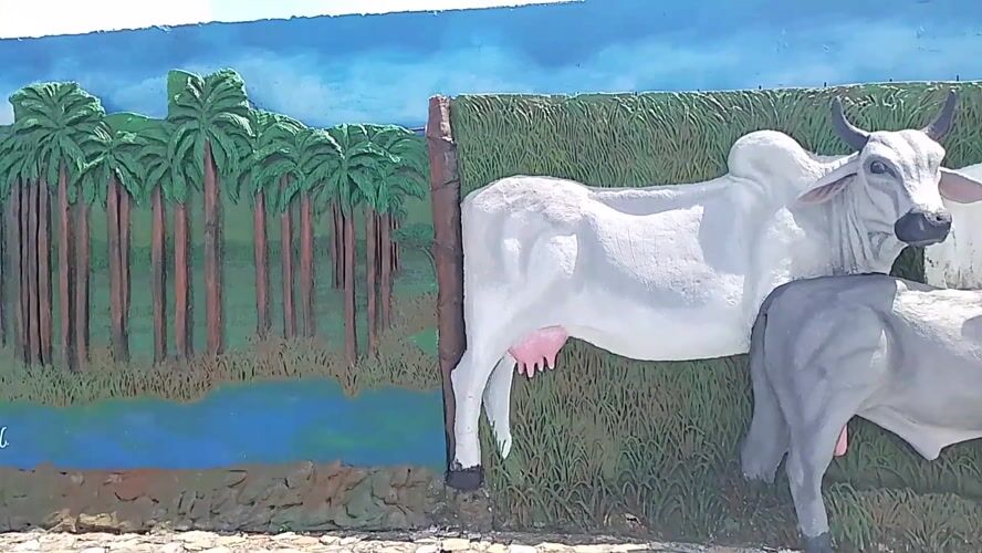 Cattle mural spotted at Tinaquillo, Venezuela town entrance