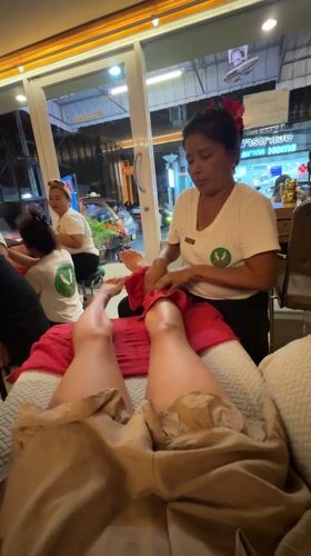 Woman receives massage from Rose Peach in Patong Thailand