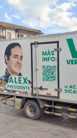 Traditional street performances draw crowds in historic Cusco plaza