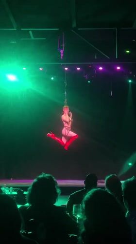Circus theatrical performance documented in Buenos Aires nightclub