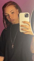 Woman documents evening routine with selfies and pizza in Buenos Aires