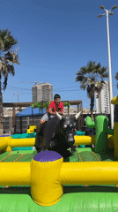 Outdoor amusement event draws crowds in Arica, Chile