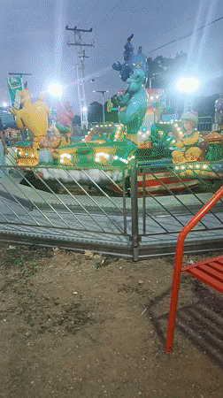 Children's carnival ride operates at night in Tinaquillo