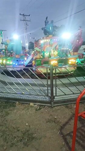 Children's carnival ride operates at night in Tinaquillo