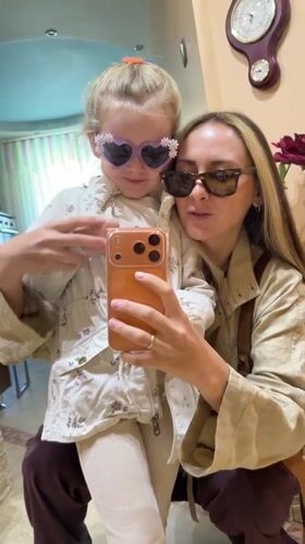 Woman and child take mirror selfie in Kamyshin