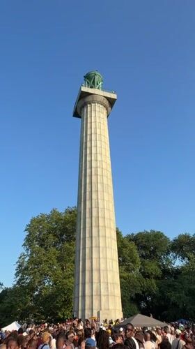 Outdoor music event draws crowd to Brooklyn monument park