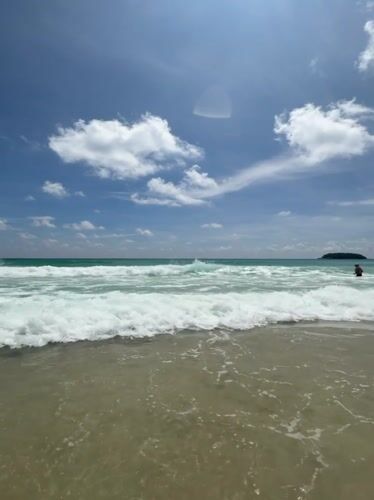 Quiet morning at Karon Beach, selfies and surf