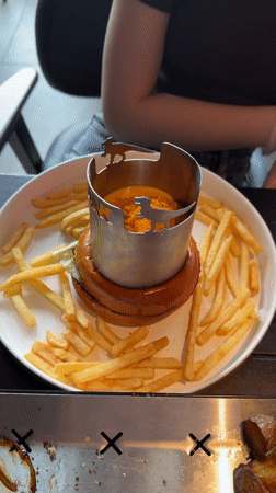 Restaurant diners enjoy burgers, ribs and drinks in Saratov