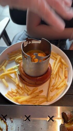 Restaurant diners enjoy burgers, ribs and drinks in Saratov