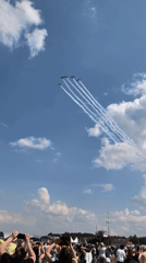 Airshow near Perm draws crowds with formation flights and aerobatics