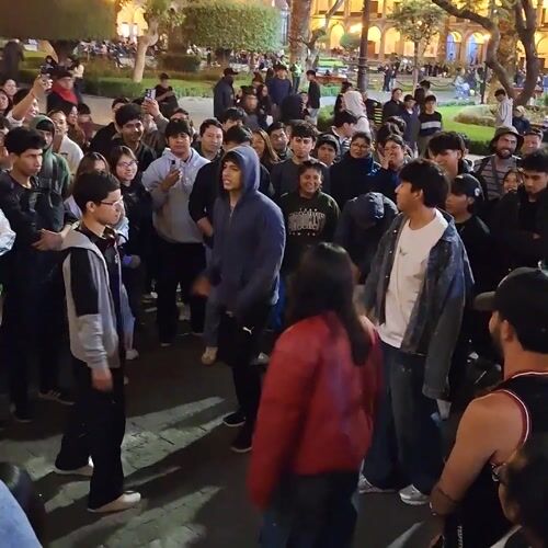 Freestyle rap battle draws crowd at Arequipa cathedral