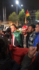 Political rally draws hundreds to La Paz plaza