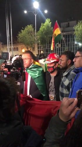 Political rally draws hundreds to La Paz plaza