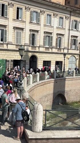 Tourists gather at Roman Forum, historic sites during sunny morning